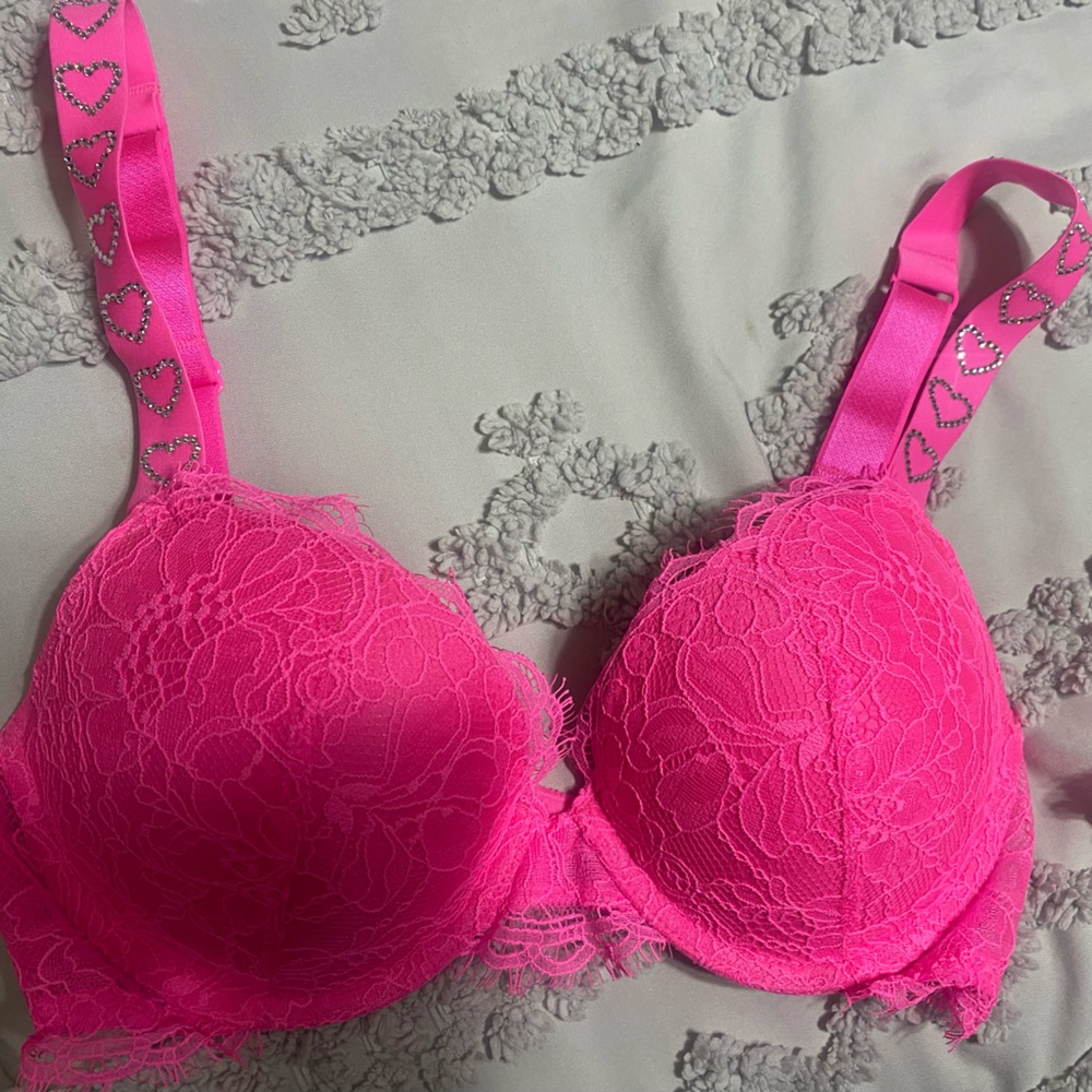 Victoria's Secret Very Sexy Push Up Pink Rhinestone Heart Strap Lace Bra